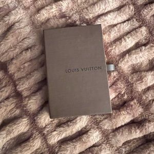 🎉BRAND NEW small Louis Vuitton gift box